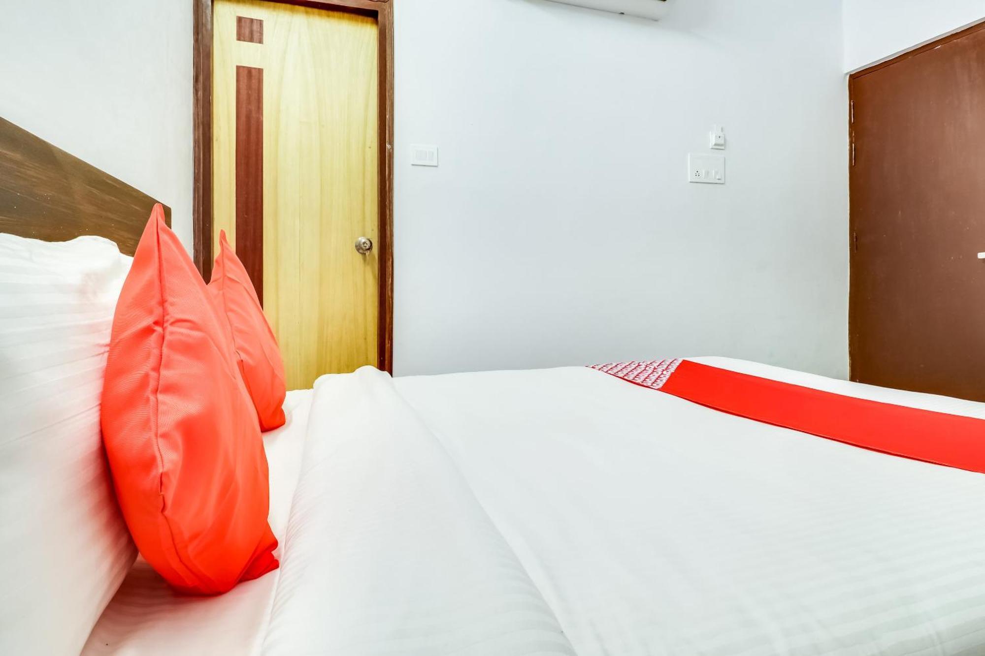 Hotel O The Velvet Chinhat Tiraha 外观 照片