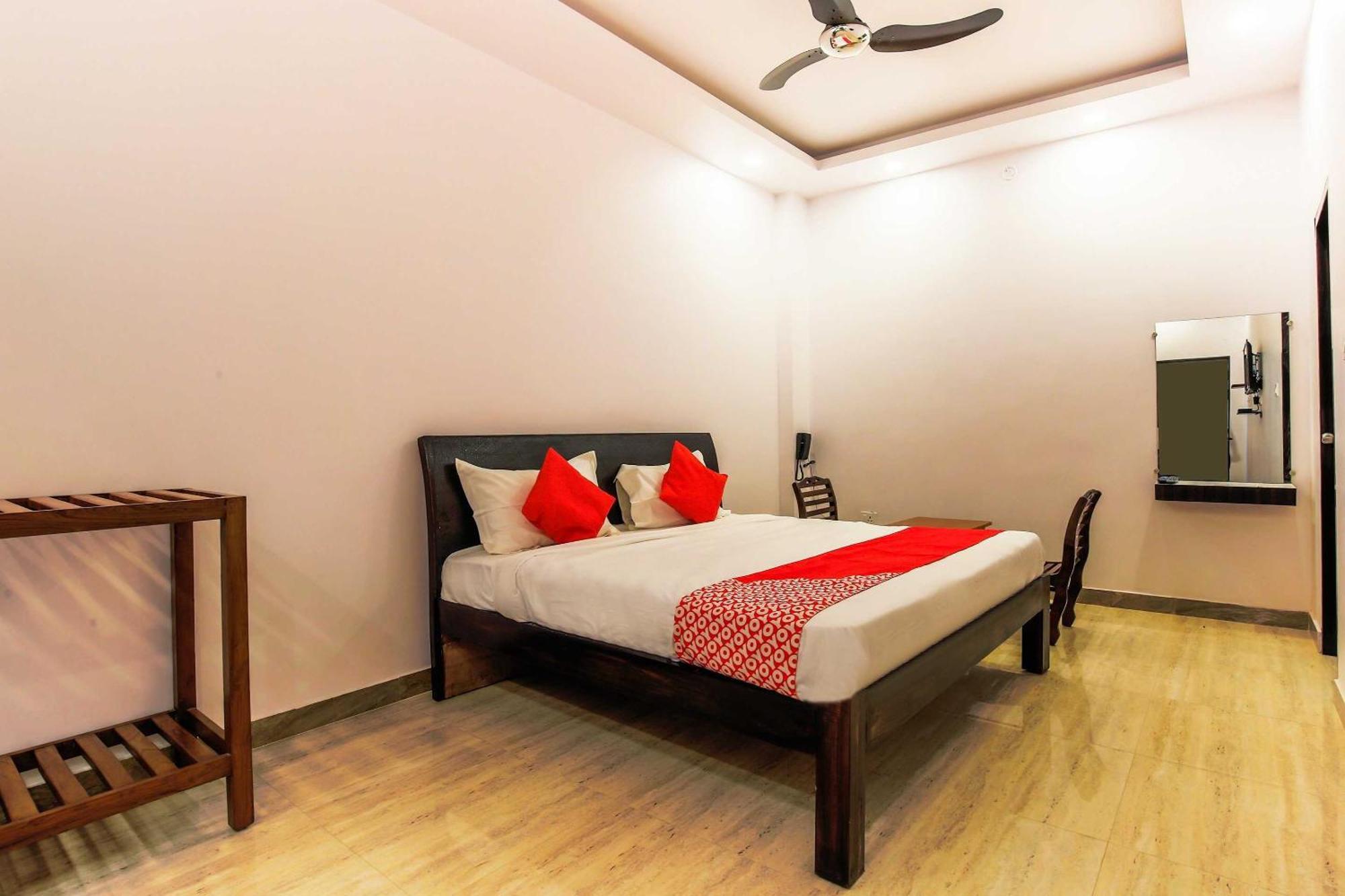 Hotel O The Velvet Chinhat Tiraha 外观 照片