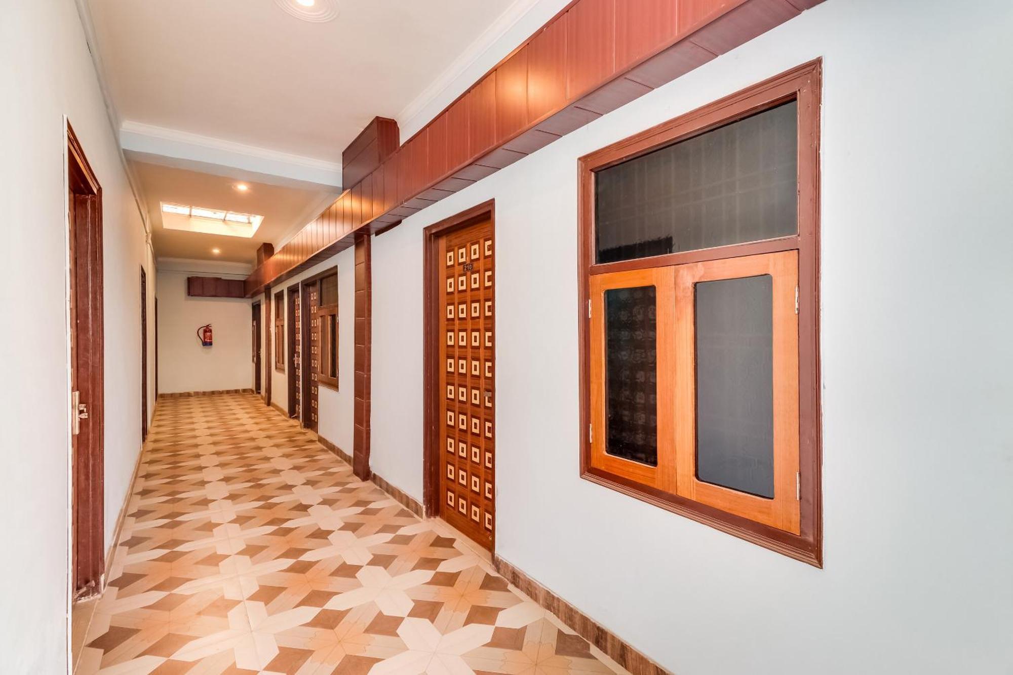 Hotel O The Velvet Chinhat Tiraha 外观 照片