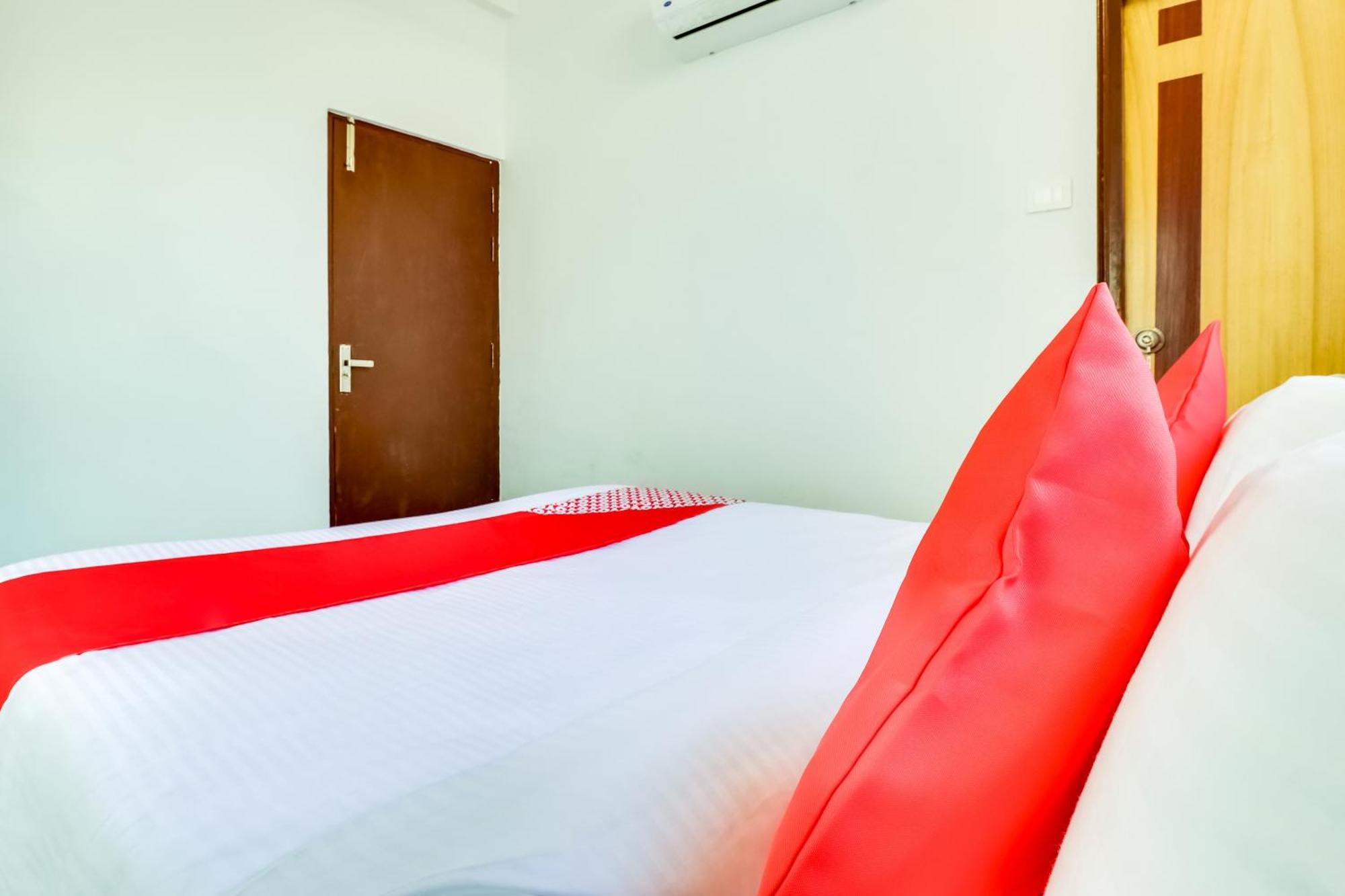 Hotel O The Velvet Chinhat Tiraha 外观 照片